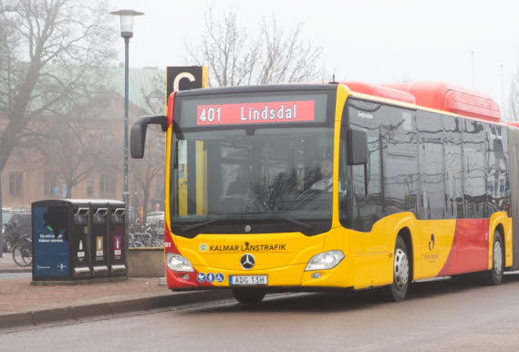 Bild på en ledbuss på Kalmar C.